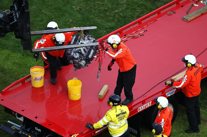 Illustration for article titled A Collection Of Photos From NASCAR's Wild Day At Daytona